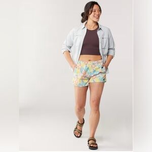 Patagonia Barely Baggies Shorts Womens Size L 2.5" Inseam Channeling Spring